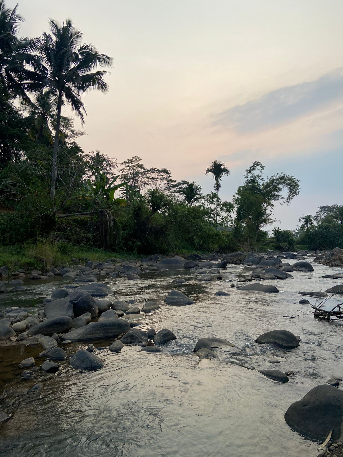 Rahasia Tersembunyi Terungkap : HIDDEN GEM! Sungai Menakjubkan di Desa Ciawi
